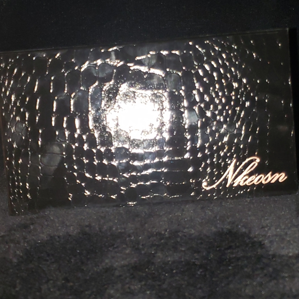 Brand new never used magnetic palette